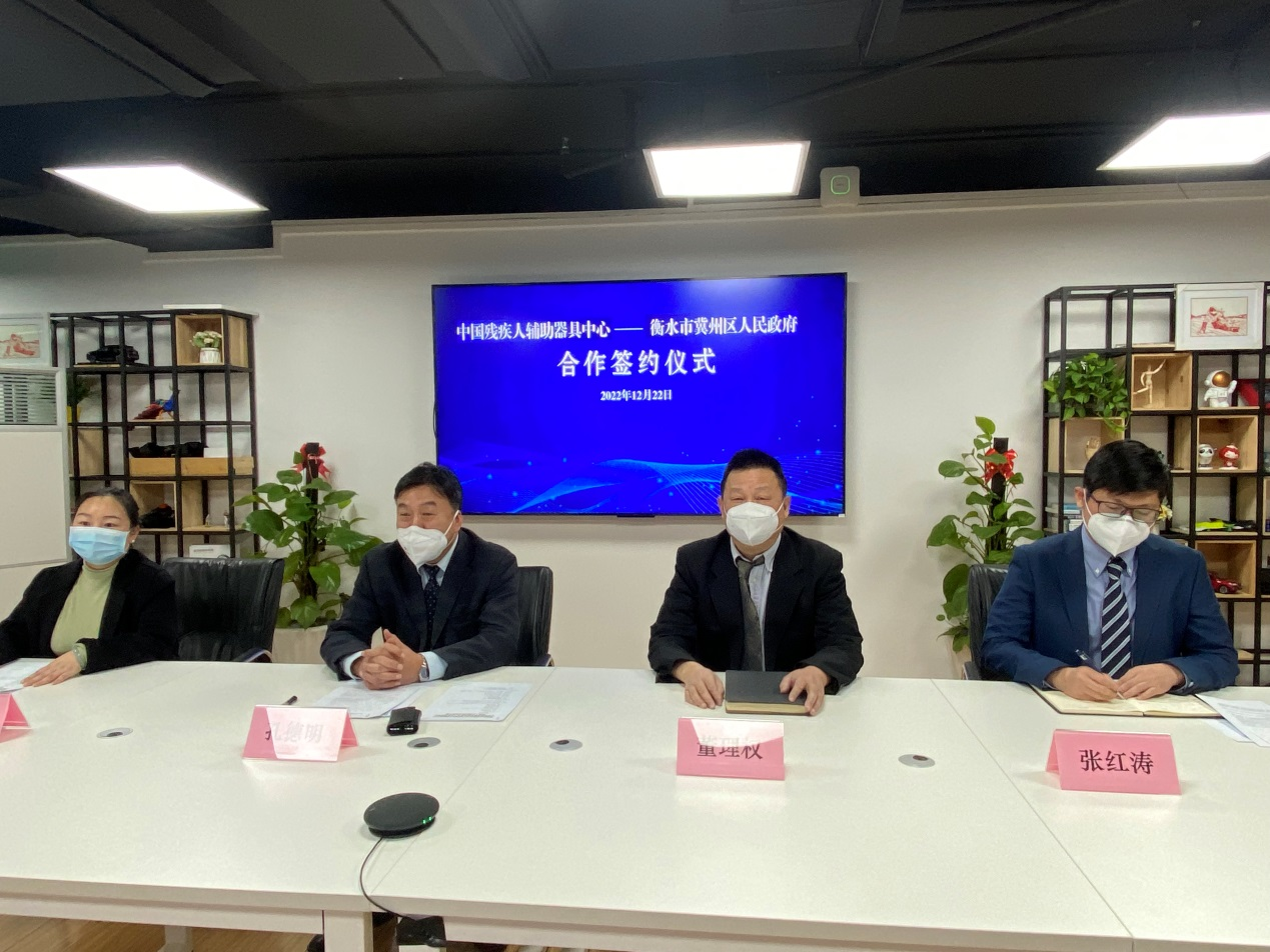 图为签约仪式现场